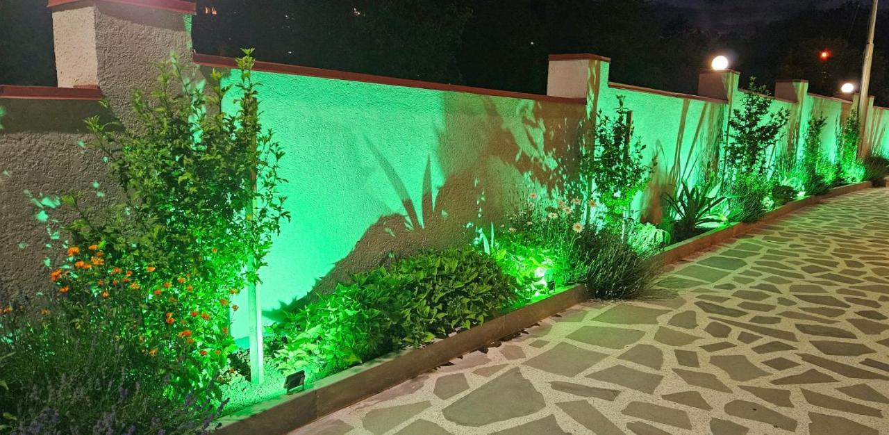 Sierra Hotel Тбилиси Экстерьер фото