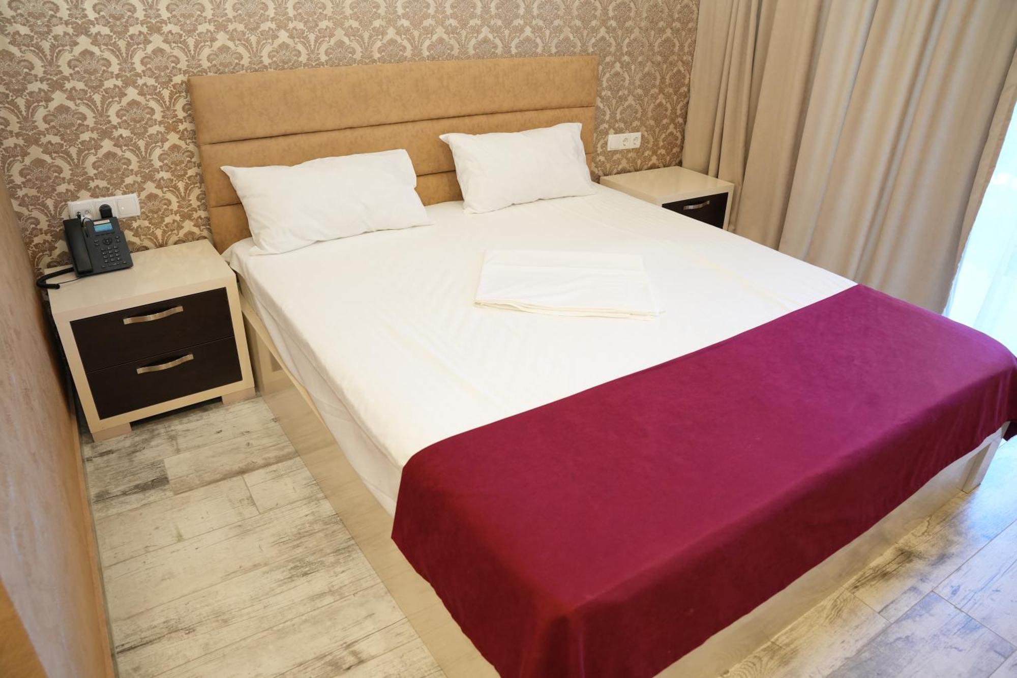 Sierra Hotel Тбилиси Экстерьер фото